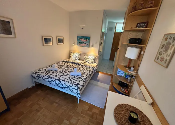 Charming Seaside Apartment - Zusterna,Free Parking